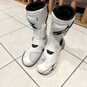 Men’s motorcycle boots.